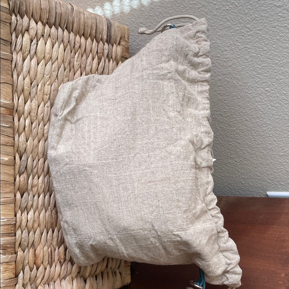 Sondra Roberts Teal & Red Cutout Tote Bags - Picture 10 of 16